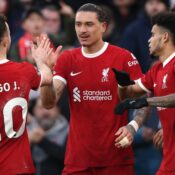 PREMIER LEAGUE – 10/02/2024  (PHOTO – DARWIN NUNEZ CELEBRATES WITH HIS LIVERPOOL TEAM-MATES)