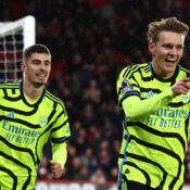 PREMIER LEAGUE : SHEFFIELD UNITED VS ARSENAL – 04/03/2024 (PHOTO – MARTIN ODEGAARD AND ARSENAL CELEBRATE)