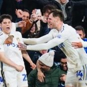 CHAMPIONSHIP – 01/04/2024  (PHOTO – DANIEL JAMES & LEEDS CELEBRATE SCORING THEIR THIRD GOAL OF THE MATCH)