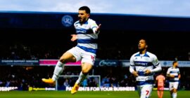 CHAMPIONSHIP : QUEEN’S PARK RANGERS VS LEEDS UNITED – 26/04/2024  (PHOTO – ILIAS CHAIR CELEBRATES SCORING THE FIRST GOAL FOR QPR)