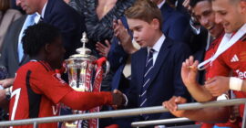 FA CUP FINAL : MANCHESTER UNITED VS MANCHESTER CITY – 25/05/2024   (PHOTO – PRINCE GEORGE CONGRATULATES KOBBIE MAINOO)