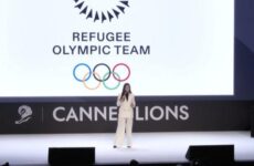 YUSRA MARDINI HIGHLIGHTS THE IMPORTANCE OF THE REFUGEE OLYMPIC TEAM  (PHOTO – OLYMPIC HEROINE YUSRA MARDINI ADDRESSES THE AUDIENCE)
