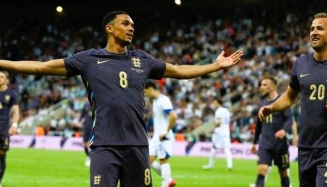 ENGLAND VS BOSNIA AND HERZEGOVINA FRIENDLY – 03/06/2024   (PHOTO – TRENT ALEXANDER-ARNOLD AND HARRY KANE CELEBRATE)