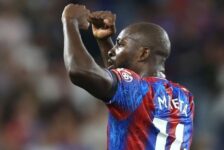 CARABAO CUP – 27/08/2024  (PHOTO – JEAN-PHILIPPE MATETA CELEBRATES SCORING A BRACE FOR CRYSTAL PALACE!)