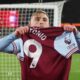 PREMIER LEAGUE : MONDAY – 09/12/2024  (PHOTO – JARROD BOWEN SALUTES MICHAIL ANTONIO WITH THE CROWD!)