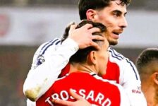 PREMIER LEAGUE : FRIDAY – 27/12/2024   (PHOTO – HAVERTZ AND TROSSARD CELEBRATE)