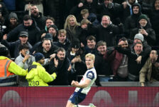 CARABAO CUP SEMI-FINAL : WEDNESDAY – 08/01/2025  (PHOTO – LUCAS BERGVALL CELEBRATES)