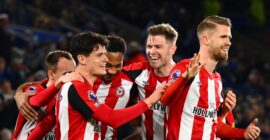 PREMIER LEAGUE :  LEICESTER CITY VS BRENTFORD – 21/02/2025  (PHOTO – BRENTFORD CELEBRATE)