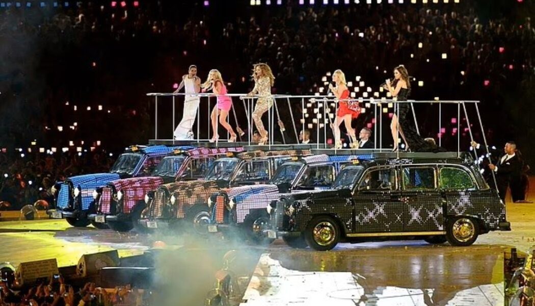 THE SPICE GIRLS SING AT THE LONDON 2012 OLYMPICS