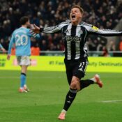PREMIER LEAGUE : NEWCASTLE UNITED VS MANCHESTER CITY – 22/11/2025   (PHOTO – HARVEY BARNES CELEBRATES)