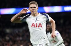 CHAMPIONS LEAGUE : TUESDAY – 04/11/2025  (PHOTO – MICKY VAN DE VEN CELEBRATES)