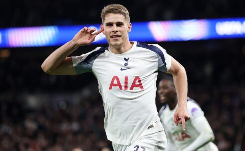 CHAMPIONS LEAGUE : TUESDAY – 04/11/2025  (PHOTO – MICKY VAN DE VEN CELEBRATES)