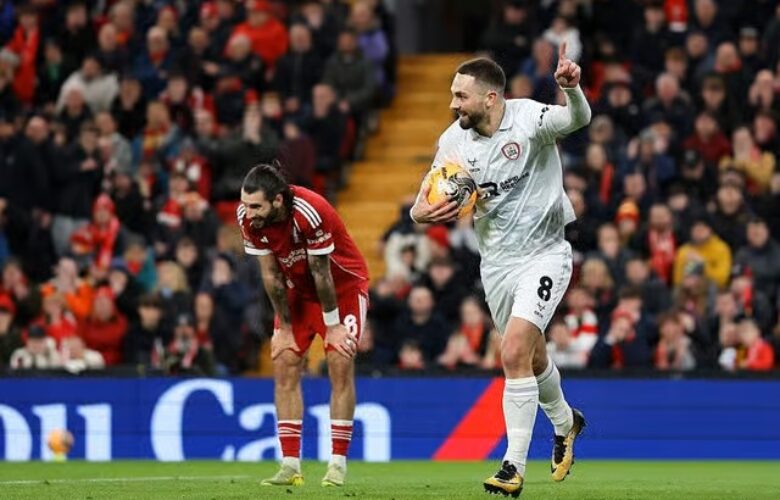 FA CUP : LIVERPOOL VS BARNSLEY – 12/01/2026  (PHOTO – ADAM PHILLIPS CELEBRATES)