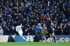 PREMIER LEAGUE : LEEDS UNITED VS MAN UNITED – 03/01/2026  (PHOTO – BRENDEN AARONSON CELEBRATES)