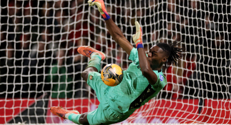 FA CUP : WREXHAM VS NOTTINGHAM FOREST – 09/01/2026  (PHOTO – ARTHUR OKONKWO SAVES DECIDING PENALTY)