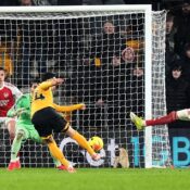 PREMIER LEAGUE :  WOLVES VS ARSENAL – 18/02/2026  (PHOTO – TOM EDOZIE EQUALISES FOR WOLVES)