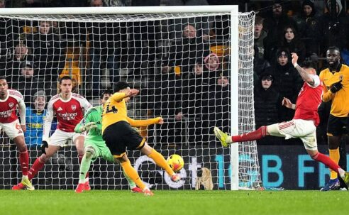 PREMIER LEAGUE :  WOLVES VS ARSENAL – 18/02/2026  (PHOTO – TOM EDOZIE EQUALISES FOR WOLVES)