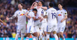 PREMIER LEAGUE : LEEDS UNITED VS BURNLEY – 01/05/2026 (PHOTO – ANTON STACH AND LEEDS CELEBRATE HIS “STACHTASTIC” GOAL!