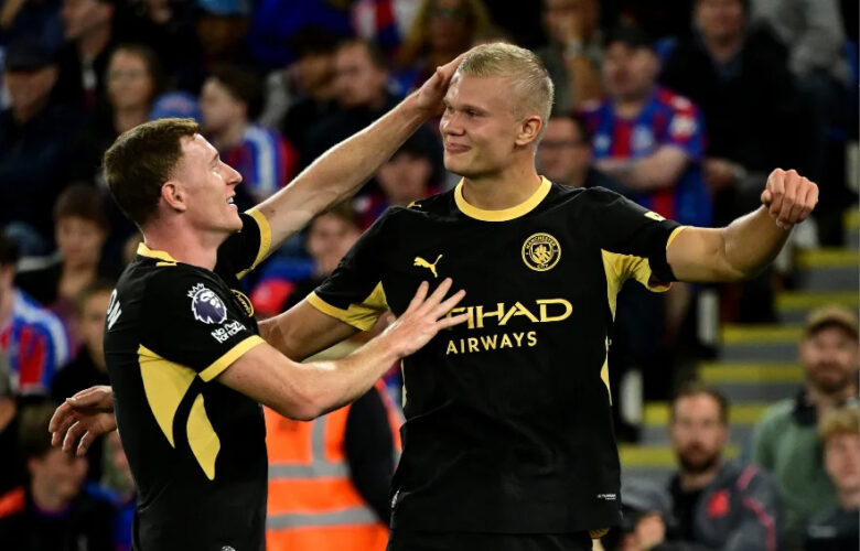 PREMIER LEAGUE : CRYSTAL PALACE VS MANCHESTER CITY – 28/08/2026  (PHOTO – ANDERSON SHOWS APPRECIATION FOR HAALAND’S NEW LUCKY HAIRCUT)