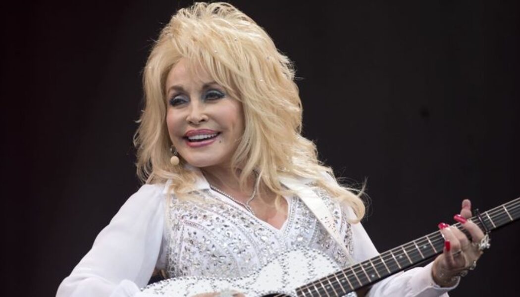 DOLLY PARTON PERFORMED AT GLASTONBURY IN 2014 & 2024!