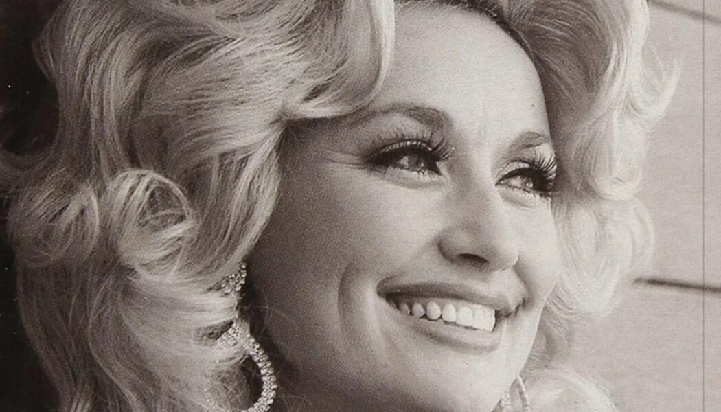 “ISLANDS IN THE STREAM” – DOLLY PARTON AND KENNY ROGERS