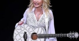 DOLLY PARTON PERFORMED AT GLASTONBURY IN 2014 & 2024!