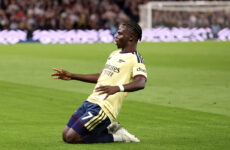 PREMIER LEAGUE : ASTON VILLA VS ARSENAL – 31/08/2026  (PHOTO – BUKAYO SAKA CELEBRATES)