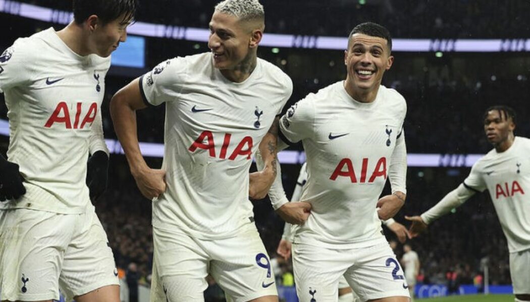 PREMIER LEAGUE :  31/12/2023  (PHOTO – TOTTENHAM CELEBRATE)