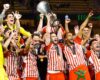 EUROPA CONFERENCE LEAGUE FINAL : OLYMPIACOS VS FIORENTINA – 29/05/2024  (PHOTO – OLYMPIACOS CELEBRATE WITH THEIR TROPHY)
