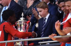 FA CUP FINAL : MANCHESTER UNITED VS MANCHESTER CITY – 25/05/2024   (PHOTO – PRINCE GEORGE CONGRATULATES KOBBIE MAINOO)