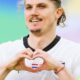 EUROS 2024 – 25/06/2024  (PHOTO – AUSTRIA’S MARCEL SABITZER SALUTES HIS FANS IN THE MOST LOVELY WAY!)