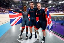 LIVE ACTION FROM THE PARALYMPICS 2024 : DAY 4  (PHOTO – GB’s KADEENA COX, JODY CUNDY &  JACO VAN GASS WIN GOLD IN THE VELODROME!)