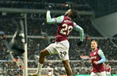 PREMIER LEAGUE : MONDAY – 25/11/2024  (PHOTO – WAN-BISSAKA CELEBRATES)