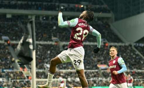 PREMIER LEAGUE : MONDAY – 25/11/2024  (PHOTO – WAN-BISSAKA CELEBRATES)