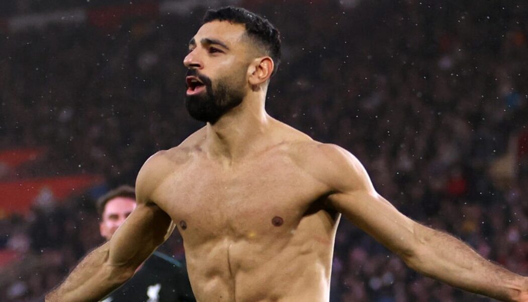 PREMIER LEAGUE : SUNDAY – 24/11/2024  (PHOTO – MO SALAH CELEBRATES SCORING A BRACE BY SHOWING OFF HIS CHISELLED ABS!)