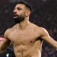 PREMIER LEAGUE : SUNDAY – 24/11/2024  (PHOTO – MO SALAH CELEBRATES SCORING A BRACE BY SHOWING OFF HIS CHISELLED ABS!)