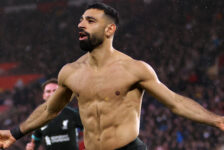 PREMIER LEAGUE : SUNDAY – 24/11/2024  (PHOTO – MO SALAH CELEBRATES SCORING A BRACE BY SHOWING OFF HIS CHISELLED ABS!)