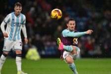 CHAMPIONSHIP : FRIDAY – 06/12/2024  (PHOTO – CONNOR ROBERTS SCORES FOR BURNLEY – ASSISTED BY THE WIND!)