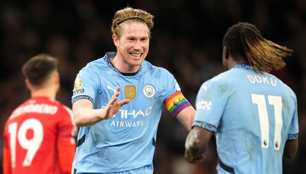 PREMIER LEAGUE : WEDNESDAY – 04/12/2024  (PHOTO – KEVIN DE BRUYNE AND JEREMY DOKU CELEBRATE)