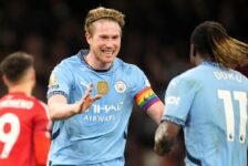 PREMIER LEAGUE : WEDNESDAY – 04/12/2024  (PHOTO – KEVIN DE BRUYNE AND JEREMY DOKU CELEBRATE)