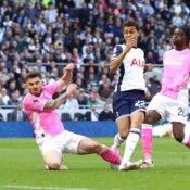 PREMIER LEAGUE : SUNDAY – 06/04/2025  (PHOTO – BRENNAN JOHNSON SCORES FOR TOTTENHAM)