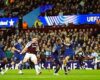 UEFA CHAMPIONS LEAGUE :  ASTON VILLA VS PSG – 15/04/2025  (PHOTO – JOHN MCGINN SCORES FOR ASTON VILLA)