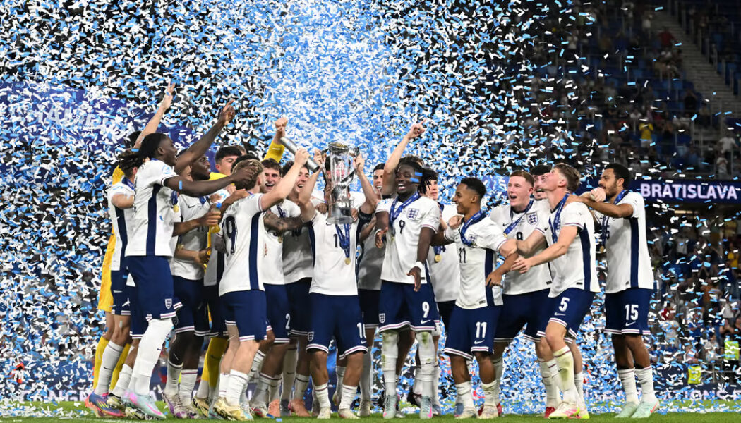 EUROPEAN UNDER 21 FINALS:  ENGLAND U21’s vs GERMANY U21’s – 27/06/2025 (PHOTO – ENGLAND LIFT THE TROPHY)