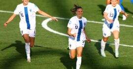UEFA WOMEN’S EUROS 2025 – 02/07/2025   (PHOTO – FINLAND’S KATARINA KOSOLA CELEBRATES WITH HER TEAM-MATES)
