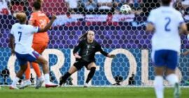 UEFA WOMEN’S EUROS 2025 : THE LIONESSES TRIUMPH 4 – 0 AGAINST THE NETHERLANDS – 09/07/2025   (PHOTO – LAUREN JAMES SCORES FOR ENGLAND)