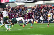 PREMIER LEAGUE : BURNLEY VS CHELSEA – 22/11/2025   (PHOTO – PEDRO NETO NETS THE BALL!)