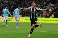 PREMIER LEAGUE : NEWCASTLE UNITED VS MANCHESTER CITY – 22/11/2025   (PHOTO – HARVEY BARNES CELEBRATES)