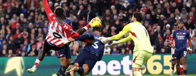 PREMIER LEAGUE :  SATURDAY – 08/11/2025  (PHOTO – BRIAN BROBBEY SCORES ACROBATIC EQUALISER FOR SUNDERLAND)