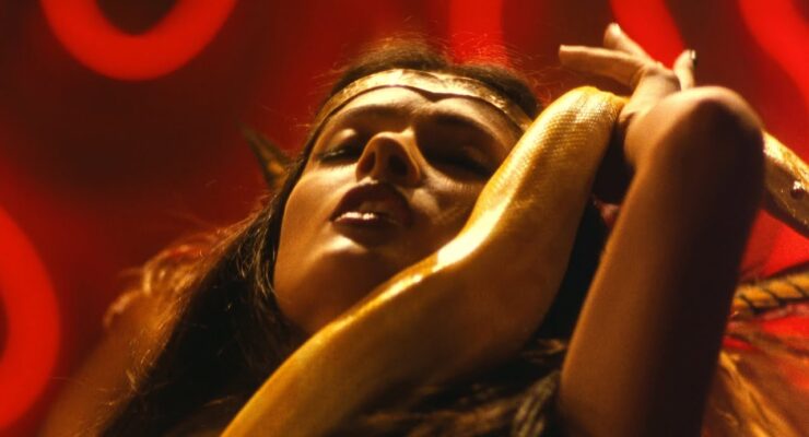 ANYONE WANT TO SEE ‘SANTANICO PANDEMONIUM’ (A.K.A. SALMA HAYEK) PERFORM HER SEXY SNAKE DANCE AGAIN?