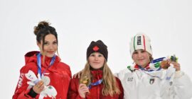 AWE-INSPIRING SKIING IN A BLIZZARD! (PHOTO – EILEEN GU (2ND CHINA), MEGAN OLDAM (1ST CANADA), AND FLORA TABANELLI (3RD ITALY)